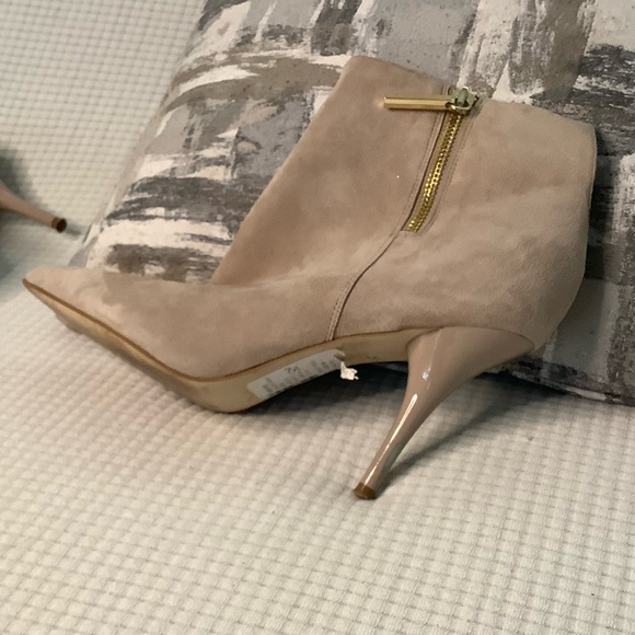 Marc Fisher MLFAYE leather upper boots, size  7.5, tan color - Picture 7 of 8